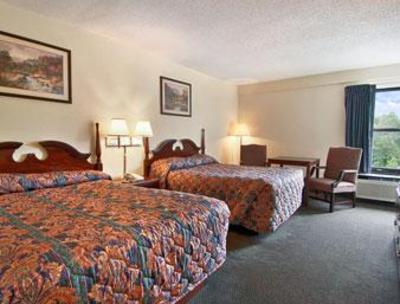 фото отеля Super 8 Claremont