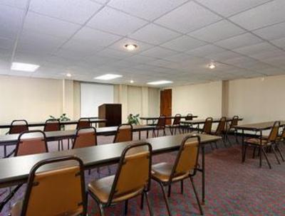 фото отеля Super 8 Claremont