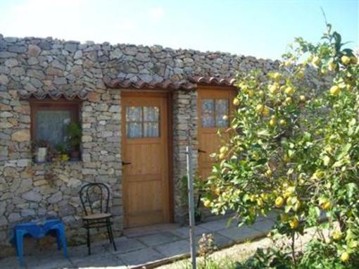 фото отеля Domo De Pedra Bed & Breakfast Sassari