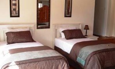 фото отеля Falcon's Nest Bed and Breakfast