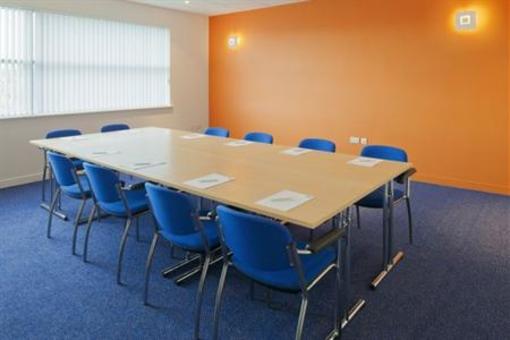 фото отеля Holiday Inn Express Liverpool-John Lennon Airport