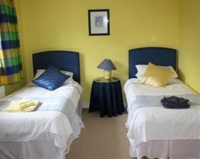фото отеля 4 Meadowgate Close Bed & Breakfast Cardiff