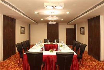 фото отеля Mapple Adhwryou Pune