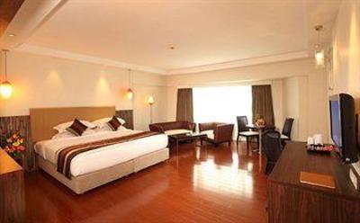 фото отеля Mapple Adhwryou Pune