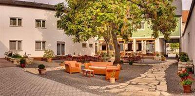 фото отеля Hotel Zur Post Illmitz