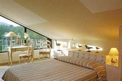 фото отеля Hotel Du Poete Fontaine-de-Vaucluse