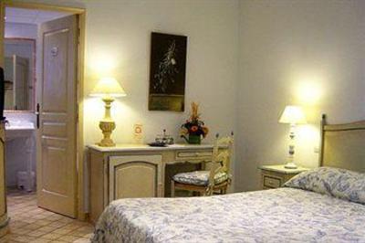 фото отеля Hotel Du Poete Fontaine-de-Vaucluse