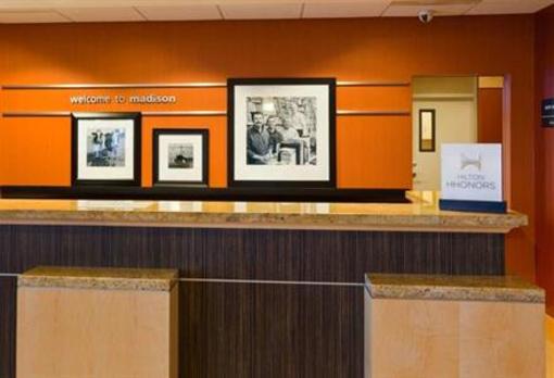 фото отеля Hampton Inn & Suites West Madison