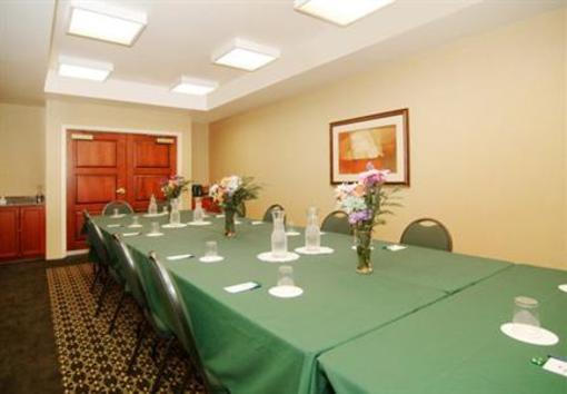 фото отеля Holiday Inn Express and Suites Cedar Rapids