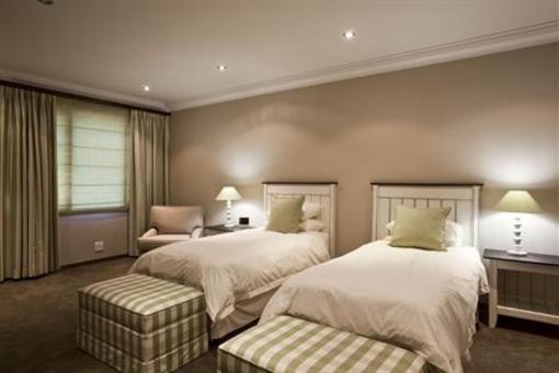 фото отеля Hyde Park Villas