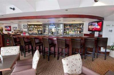 фото отеля Quality Hotel - Inn at False Creek