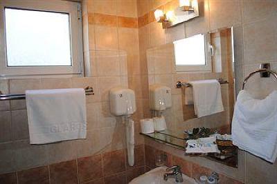 фото отеля Ideal Hotel Piraeus