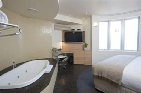 фото отеля Hotel Urban St Kilda