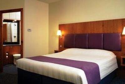 фото отеля Premier Inn Two Mills Wirral