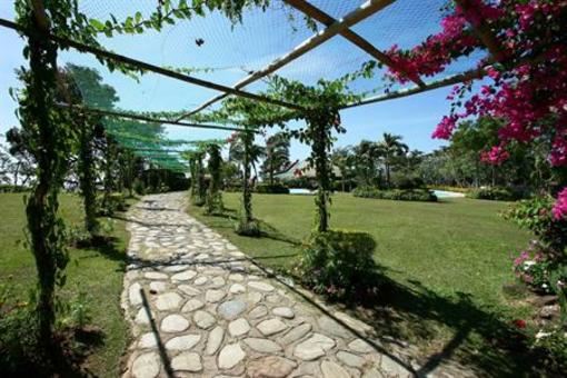 фото отеля Stilts Calatagan Beach Resort