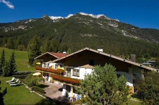 фото отеля Ferienhaus Kirchplatzl Apartment Leutasch