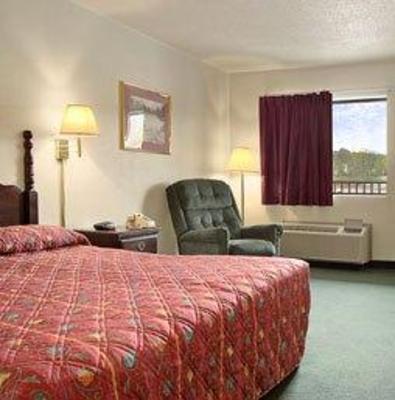 фото отеля Super 8 Knoxville Downtown/West