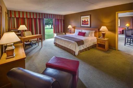 фото отеля Whispering Woods Hotel & Conference Center