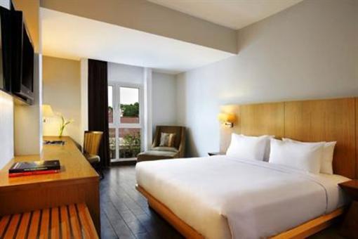 фото отеля Hotel Santika Mataram
