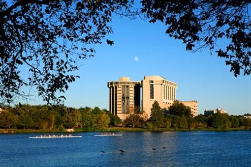 фото отеля Holiday Inn Austin Town Lake
