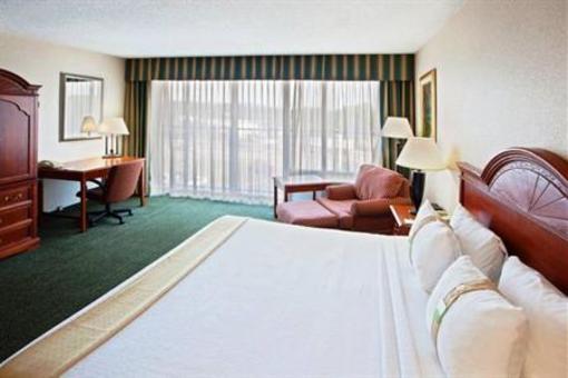 фото отеля Holiday Inn Charlottesville - University Area