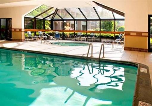 фото отеля Courtyard by Marriott Lincroft Red Bank