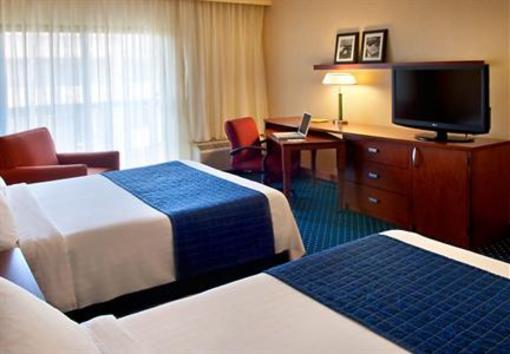 фото отеля Courtyard by Marriott Lincroft Red Bank