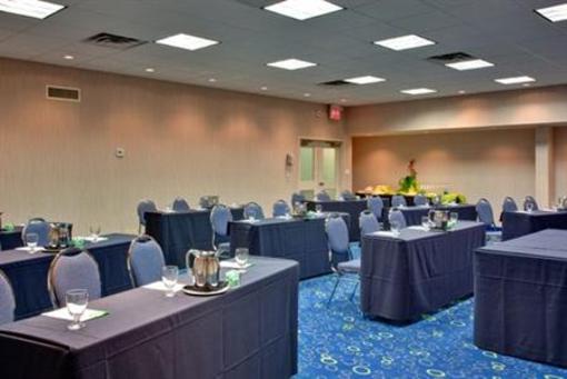 фото отеля Holiday Inn Calgary-Macleod Trail South