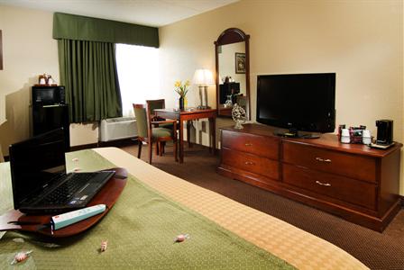 фото отеля Best Western Luxbury Inn Fort Wayne