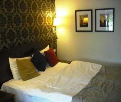 фото отеля The Bridge Hotel Chertsey