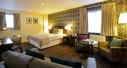 фото отеля The Bridge Hotel Chertsey