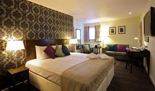 фото отеля The Bridge Hotel Chertsey