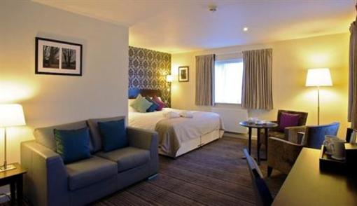 фото отеля The Bridge Hotel Chertsey