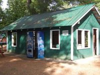 The Elms Waterfront Cottages