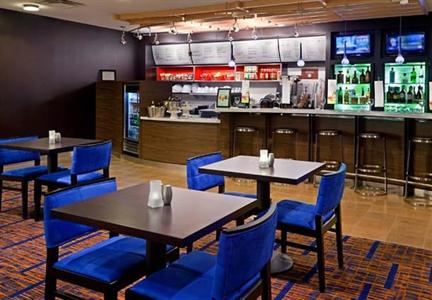 фото отеля Courtyard by Marriott Toronto Vaughan