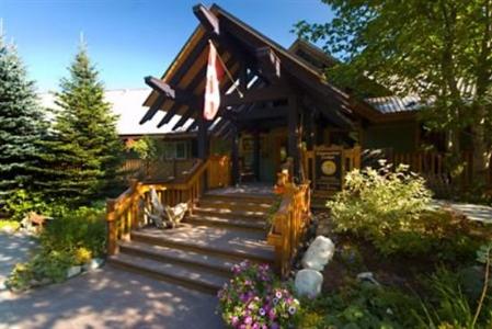 фото отеля Edgewater Lodge Whistler