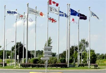 фото отеля Courtyard by Marriott Montreal Airport