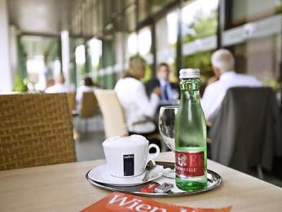 фото отеля Hotel Ibis Wien Messe