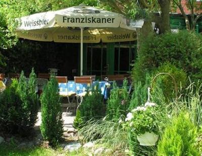 фото отеля Zur Traube Hotel-Gasthaus-Sommergarten