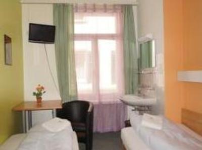 фото отеля ZAK Hotel & Backpackers