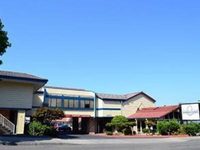 Sandstone Inn & Airport Parking