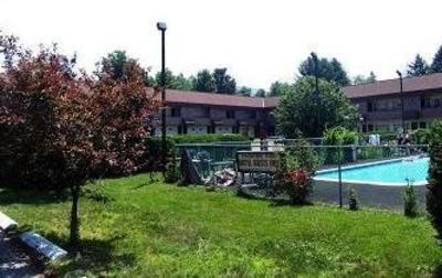 фото отеля America's Best Inn Brattleboro