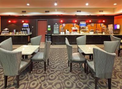 фото отеля Holiday Inn Express Hotel & Suites Paris