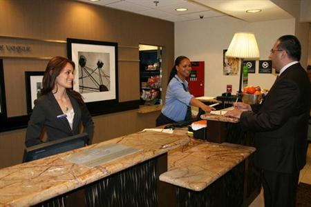 фото отеля Hampton Inn Suites Las Vegas Airport