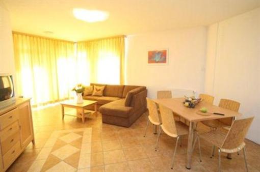 фото отеля Lelle Park Apartmanhaz