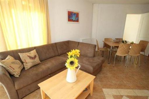 фото отеля Lelle Park Apartmanhaz