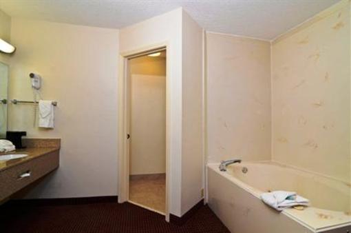 фото отеля BEST WESTERN Travelers Inn
