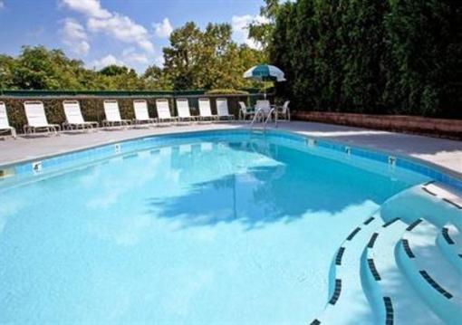 фото отеля Holiday Inn Express Roanoke-Civic Center