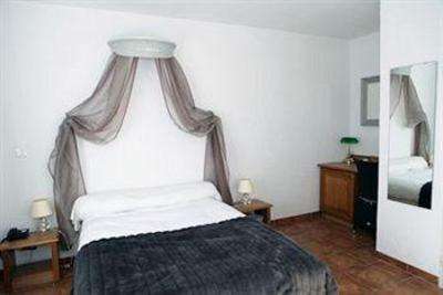 фото отеля Logis Hotel Dejeunez Sous l'Arbre Rousset