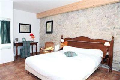 фото отеля Logis Hotel Dejeunez Sous l'Arbre Rousset